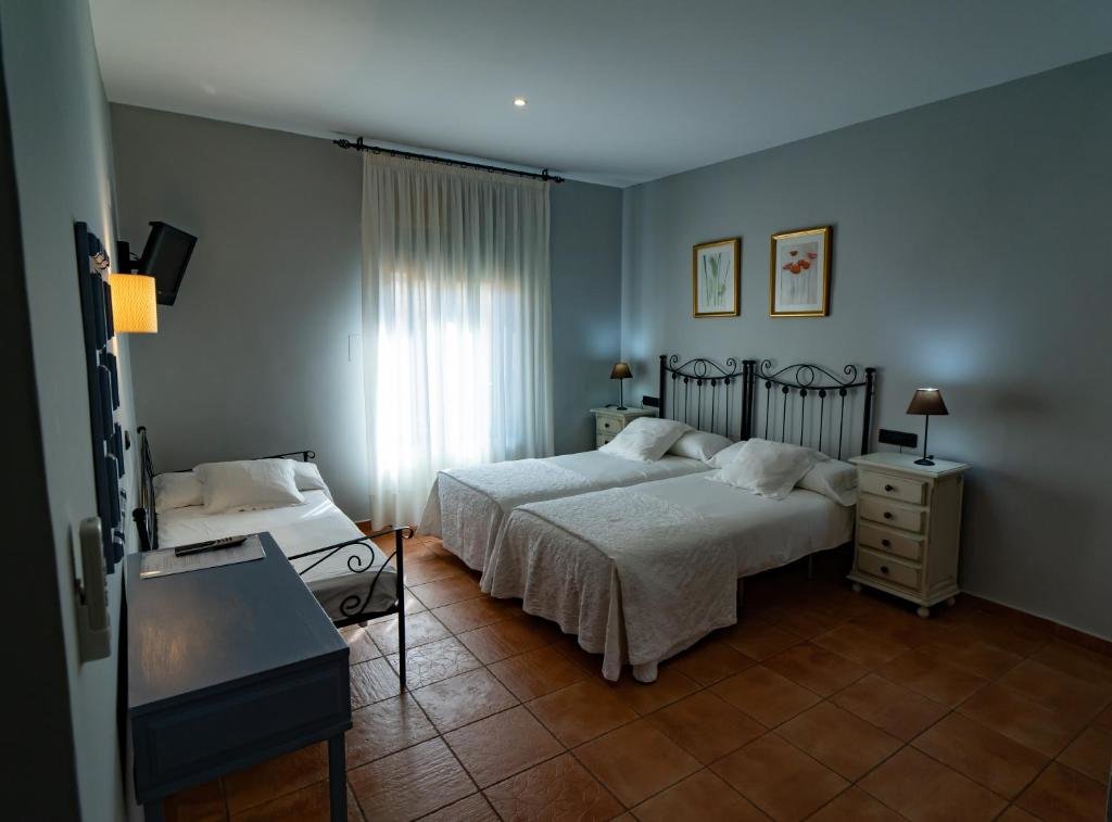 Standard Triple room Hotel Alfonso IX