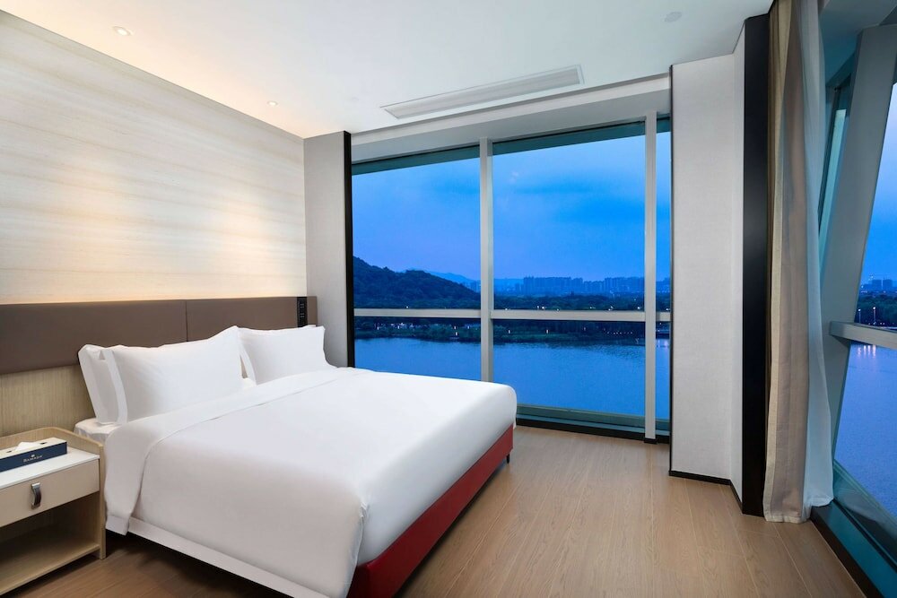 Habitación doble Business con vista al lago Ramada By Wyndham Huzhou Wuxing