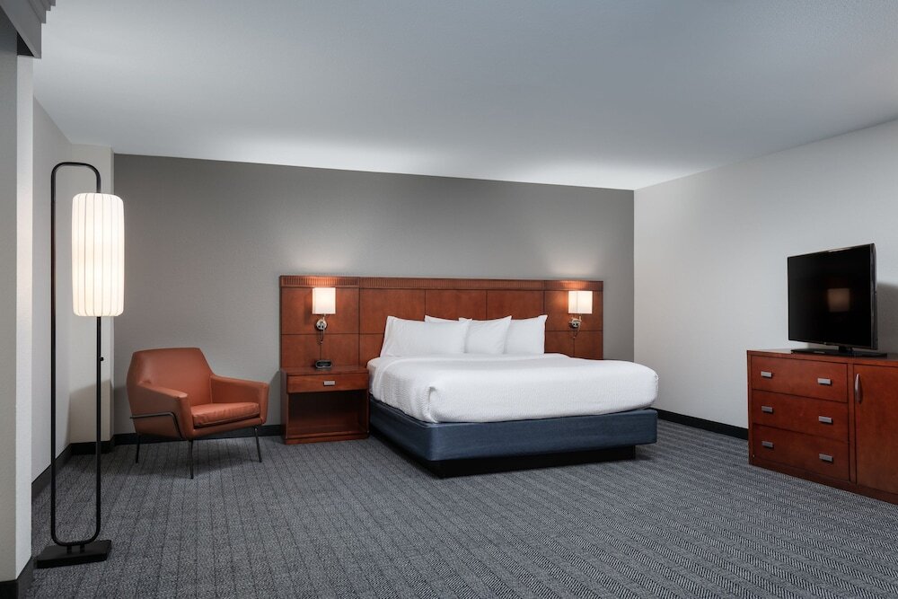 Люкс Courtyard by Marriott Wichita at Old Town