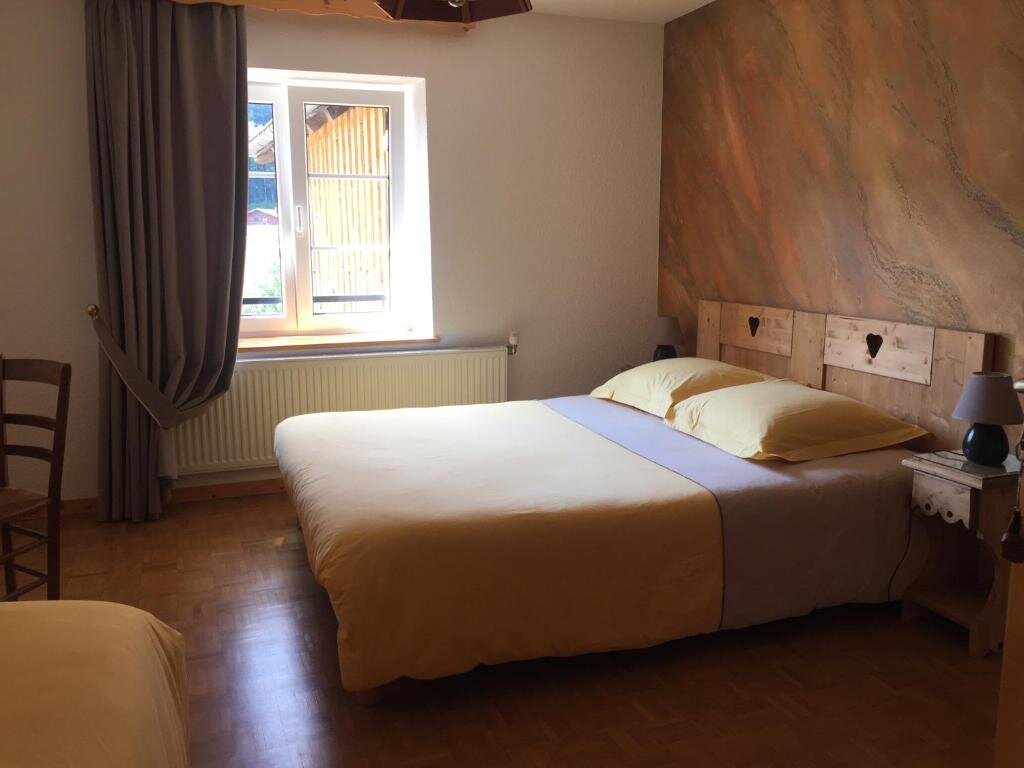 Standard Dreier Zimmer mit Gartenblick Chambre d'hôtes Kieffer Le Grand Bienfaisy