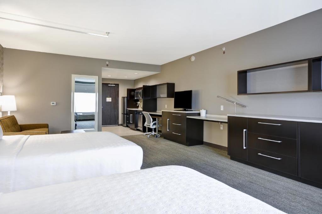 Четырёхместный люкс Home2 Suites by Hilton Stow Akron