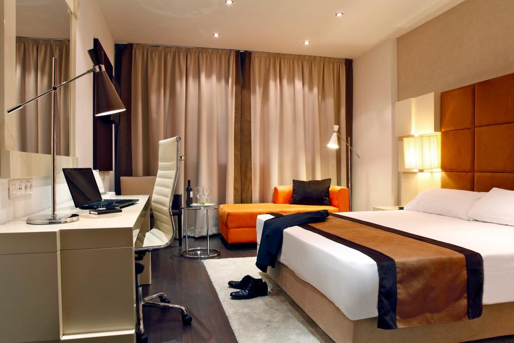 Двухместный номер Premium with Sofa Bed Holiday Inn Madrid - Las Tablas, an IHG Hotel