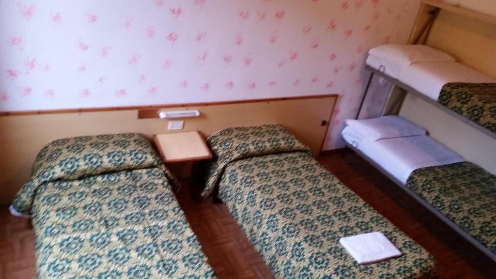 Кровать в общем номере Hotel Giovannina
