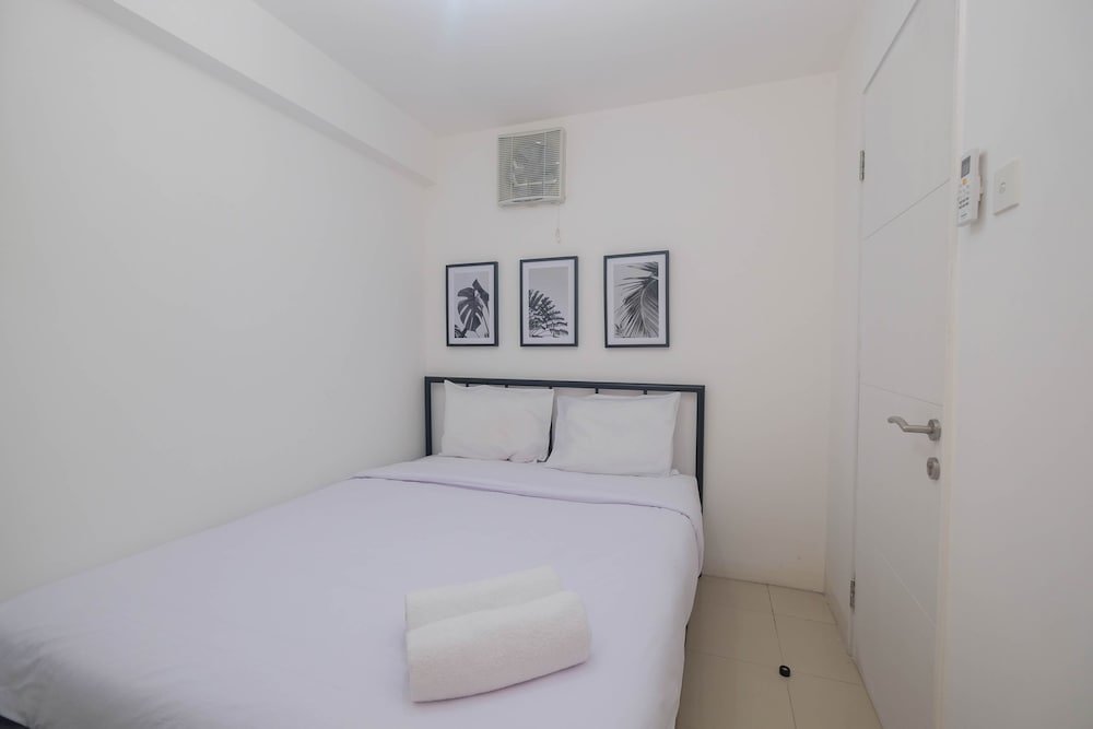Standard Zimmer Best Choice and Comfy 3BR at Bassura City Apartment
