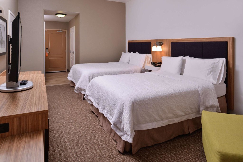 Четырёхместный номер Standard Hampton Inn & Suites Woodland-Sacramento Area