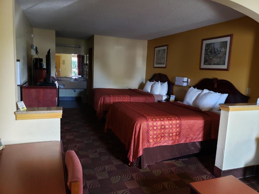 Двухместный номер Standard Days Inn & Suites by Wyndham Tuscaloosa - Univ. of Alabama