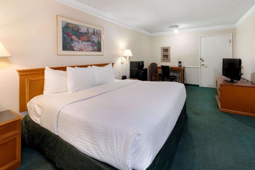 Двухместный номер для гостей с ограниченными возможностями La Quinta Inn by Wyndham Phoenix Thomas Road