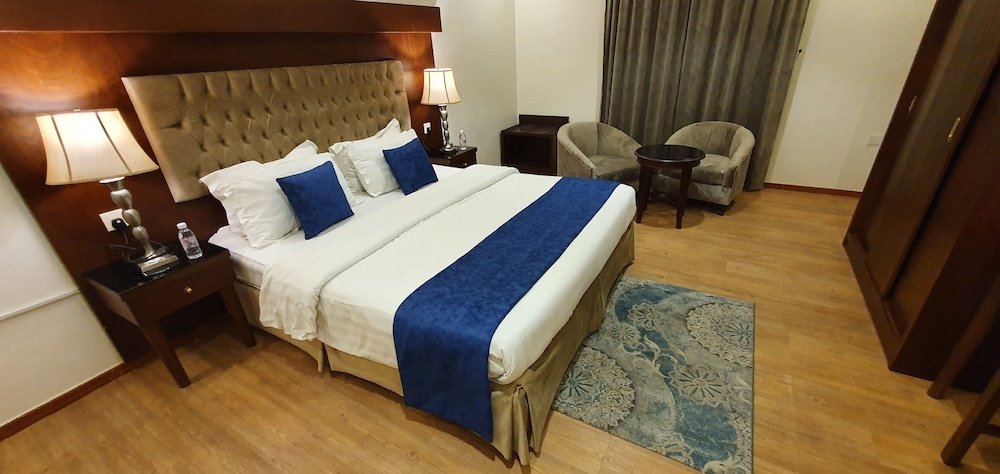 2 Bedrooms Apartment Saryet Al Hamra Hotel Apartments
