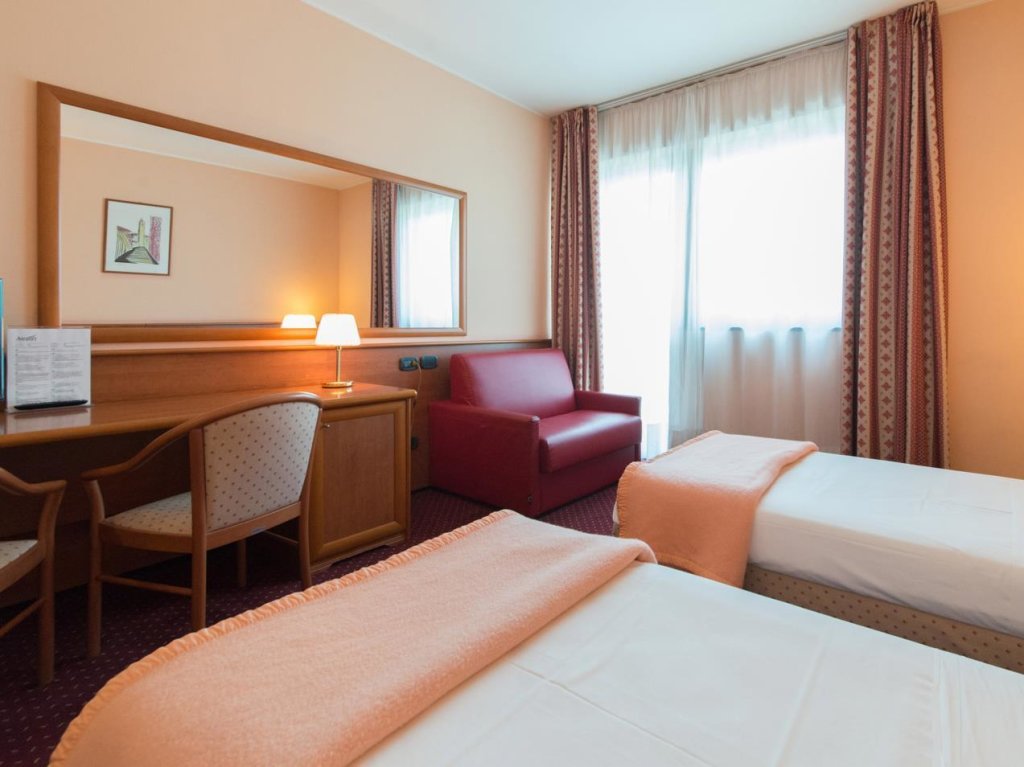 Standard Dreier Zimmer Airport Hotel Bergamo