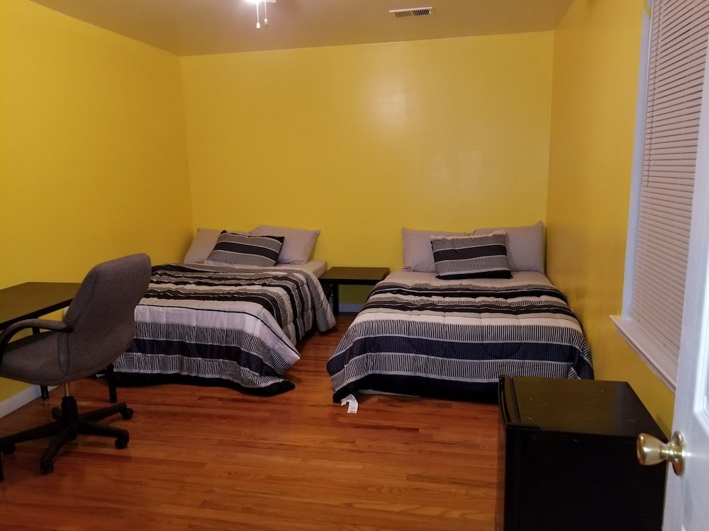 Deluxe Quadruple room Private Rooms near EWR & NYC