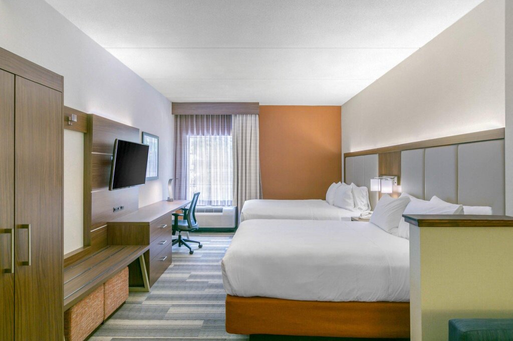 Четырёхместный люкс Holiday Inn Express Hotel & Stes Mt. Arlington Rockaway Area, an IHG Hotel