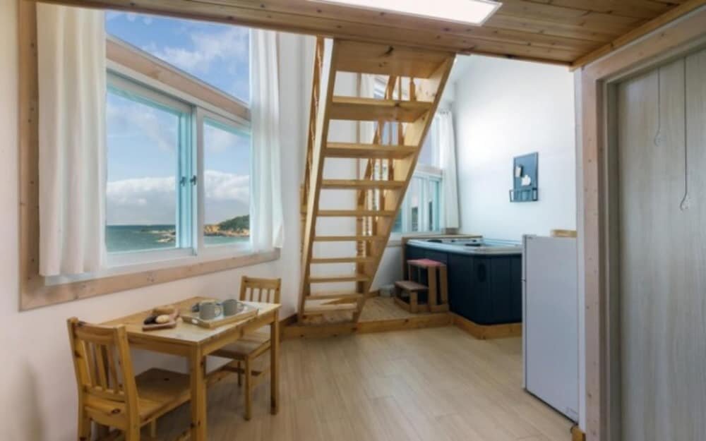 Standard Zimmer Doppelhaus mit Meerblick Pohang In the Blue Pension