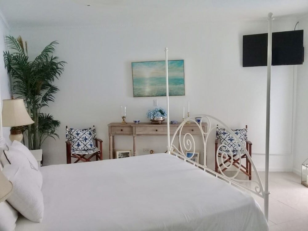 Апартаменты Ocean Front Property - Villa 4 Aruba w pool view