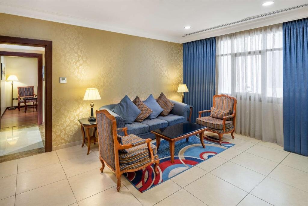 Четырёхместный люкс Radisson Blu Hotel, Dhahran