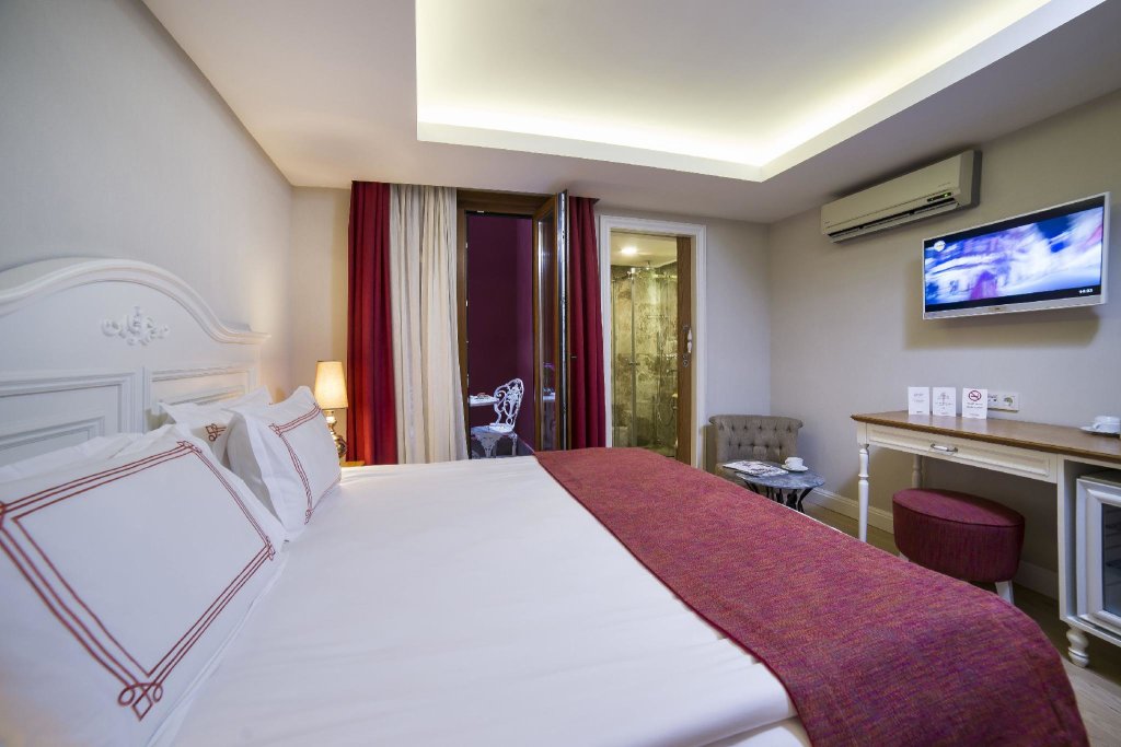 Deluxe room with balcony Amofta Hotel Taksim