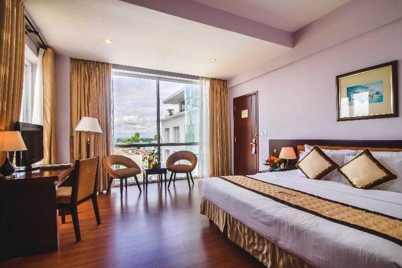 Deluxe Zimmer mit Balkon und mit Stadtblick Mondial Hotel