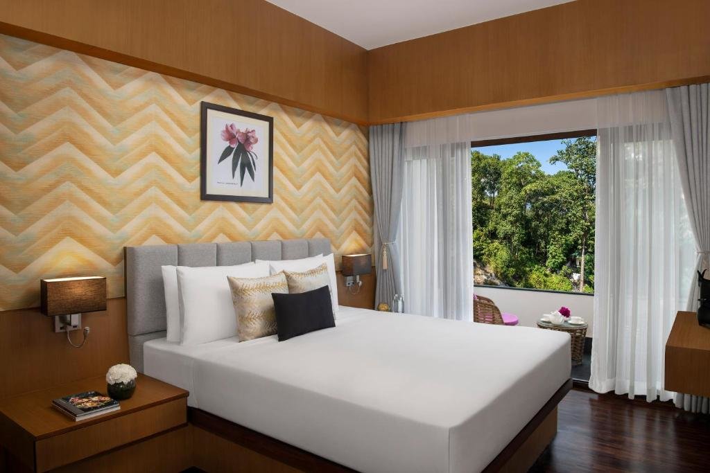 Premium Doppel Zimmer mit Balkon und mit Poolblick Vivanta Sikkim Pakyong