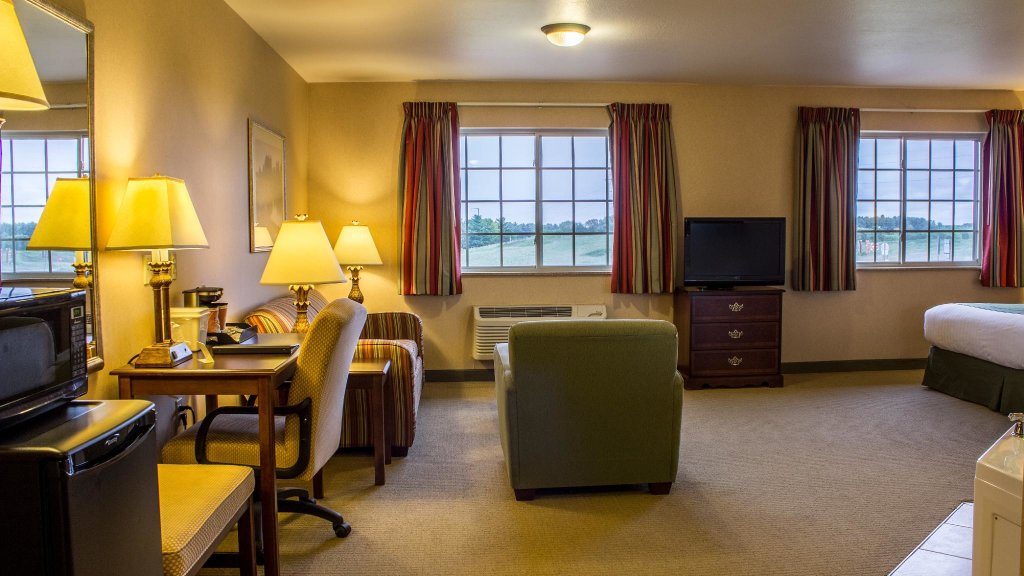 Люкс Boarders Inn & Suites by Cobblestone Hotels - Shawano