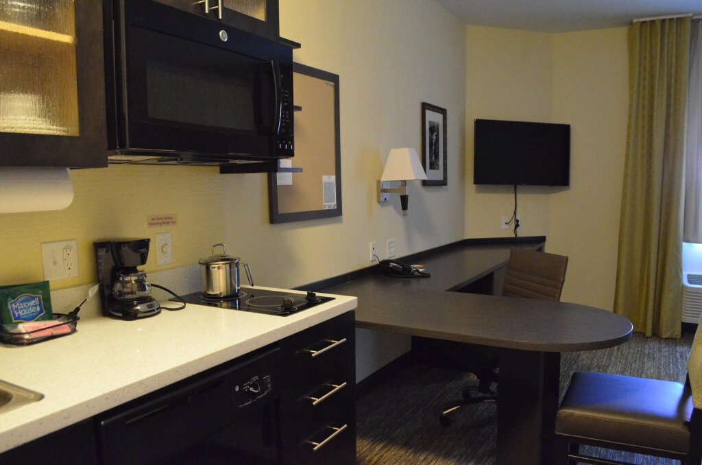 Suite 1 camera da letto Candlewood Suites San Antonio Airport, an IHG Hotel
