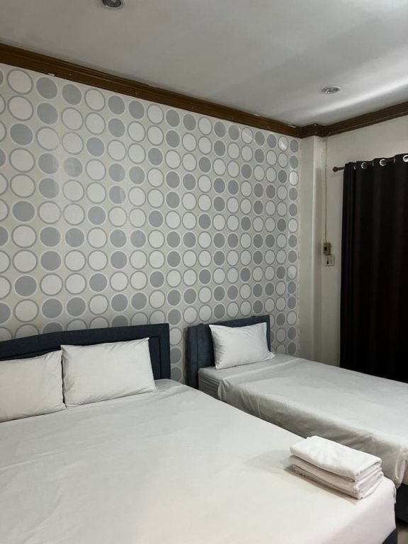Standard Dreier Zimmer mit Balkon Sandee Room