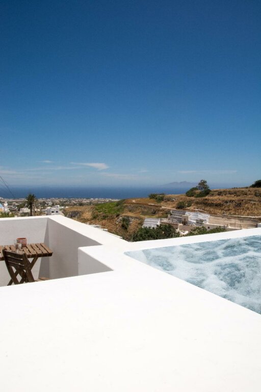 Люкс с балконом Amphitrite Suites Santorini