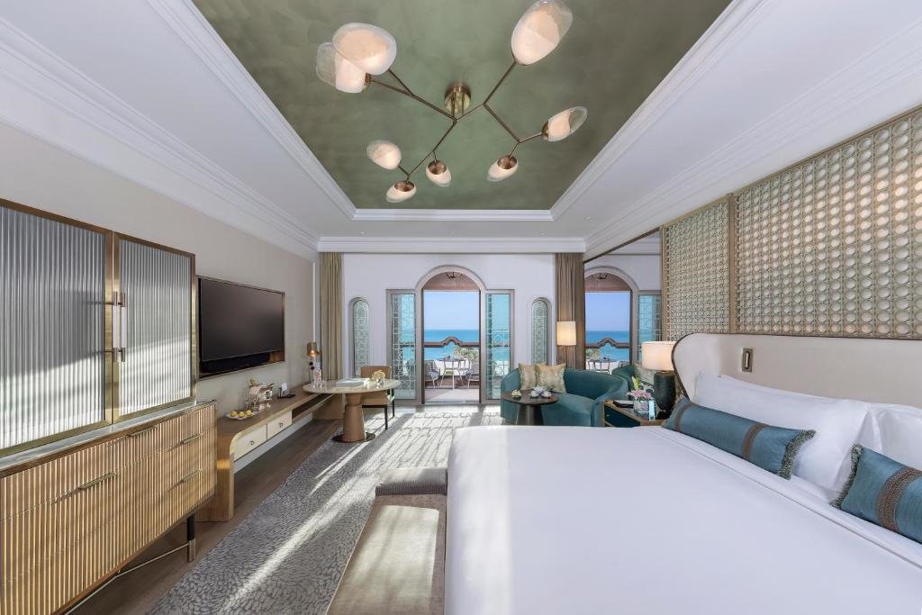 Двухместный номер Deluxe с балконом и с видом на море Emirates Palace Mandarin Oriental, Abu Dhabi