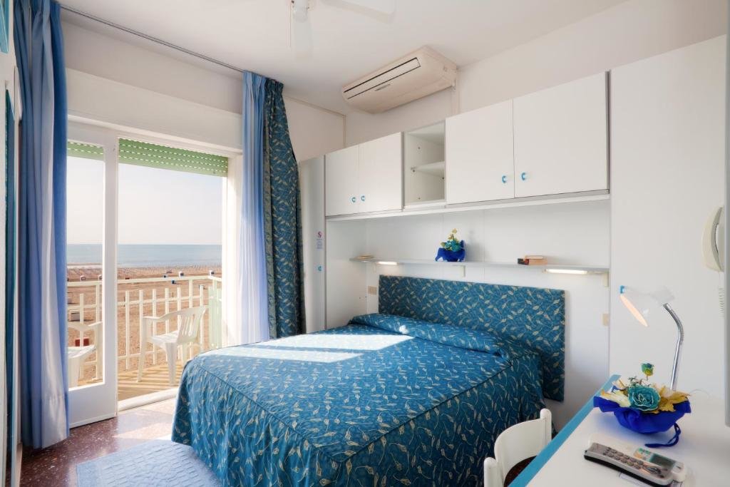 Двухместный номер Standard с балконом и с видом на море Hotel Sanremo