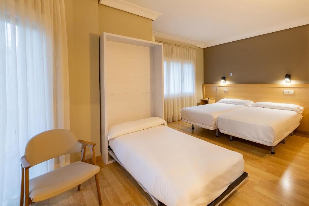 Standard Triple room Hotel Santamaria