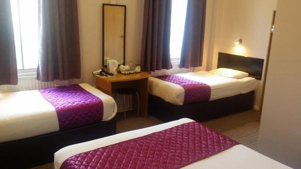 Standard quadruple chambre Arriva Hotel