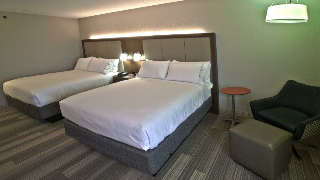 Standard Quadruple room Holiday Inn Express & Suites Evansville North, an IHG Hotel