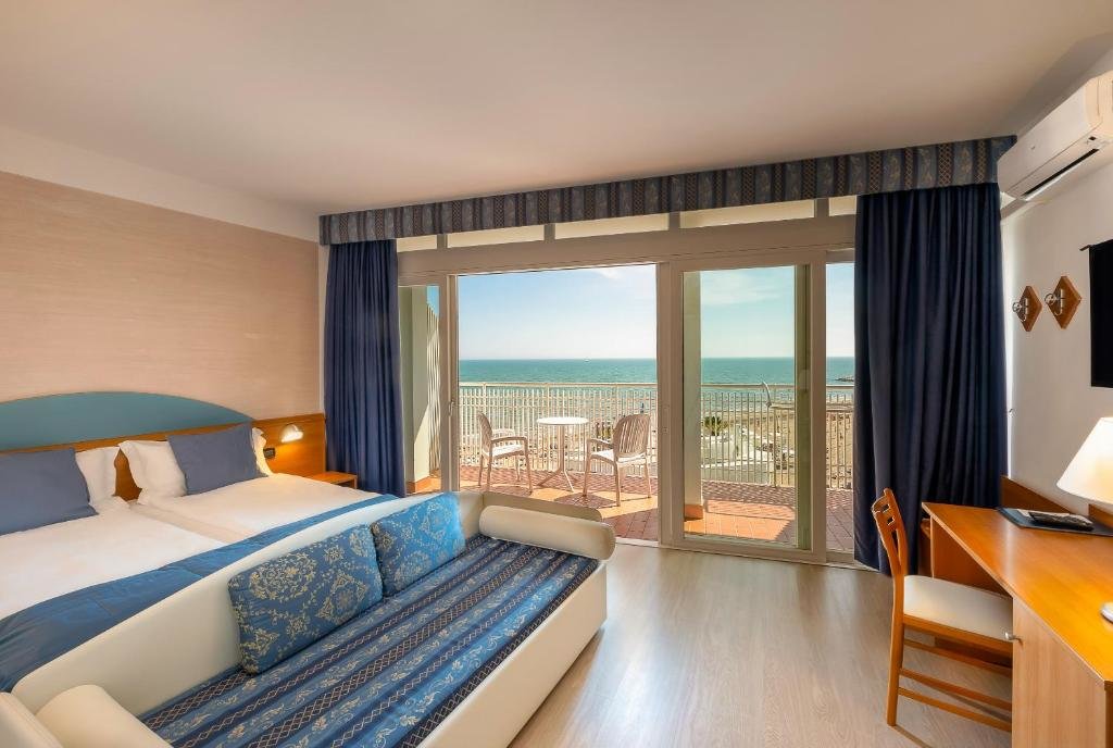Двухместный номер Comfort seafront Hotel Adria sul Mare