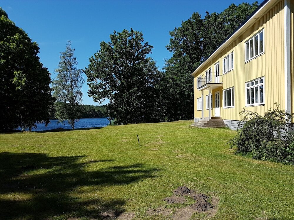Двухместный номер Economy с балконом и с красивым видом из окна Långasjönäs Camping & Stugby
