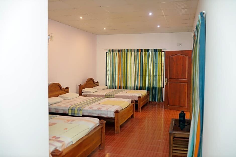 Кровать в общем номере Wilpattu Dilsara Holiday Resort