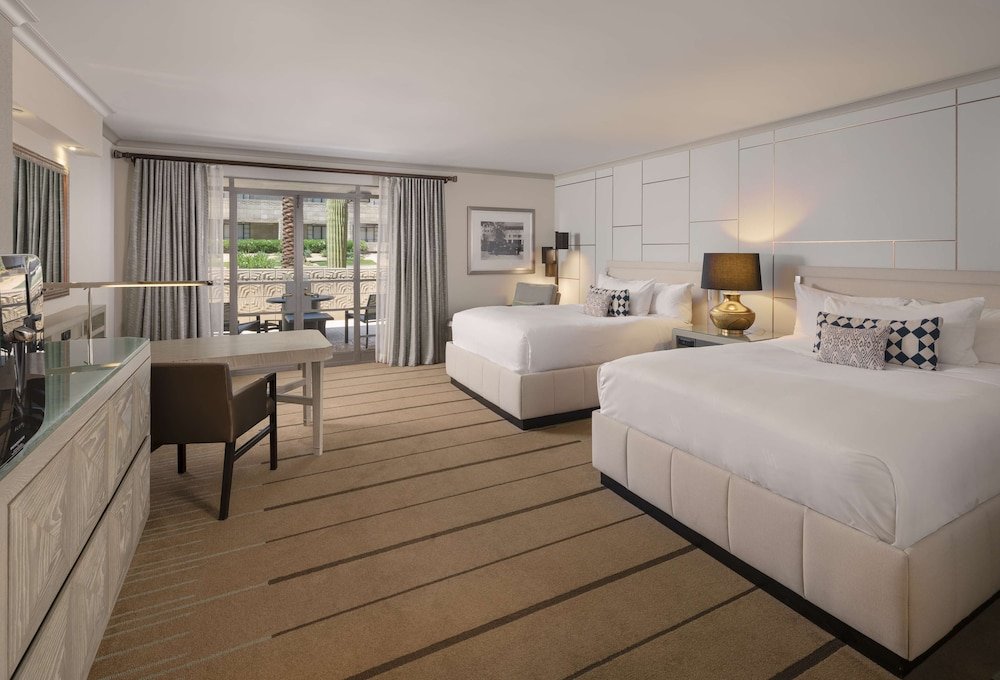 Paradise Quadruple room with pool view Arizona Biltmore, A Waldorf Astoria Resort