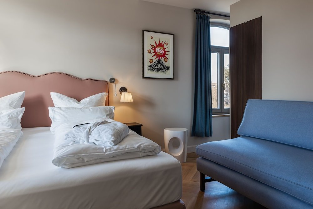 Comfort room Mimosa Suites