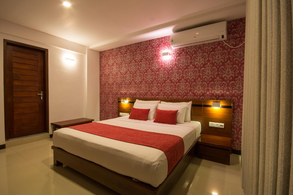 Deluxe Double room with balcony Ceyloni City Hotel