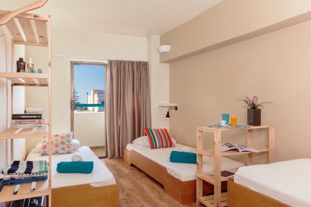 Кровать в общем номере (женский номер) Stay Hotel Hostel Apartments