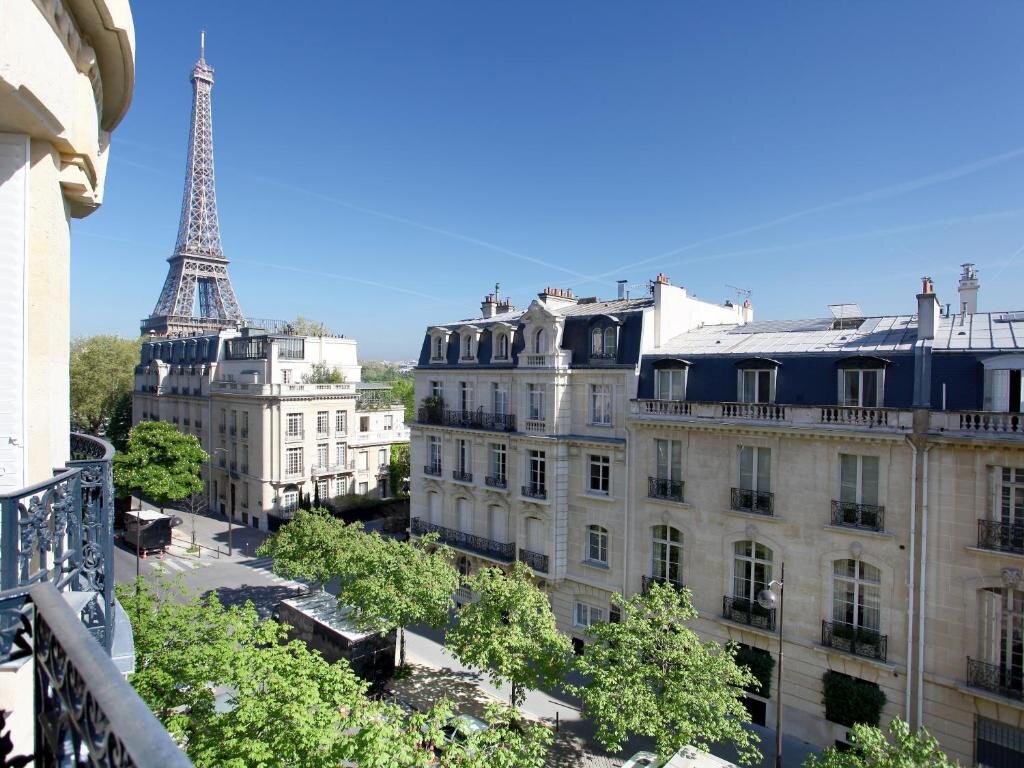 Apartment Outstanding 2 bedrooms with a terrific Eiffel Tower view
