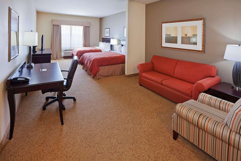 Четырёхместный люкс Country Inn & Suites by Radisson, Oklahoma City - Quail Springs, OK