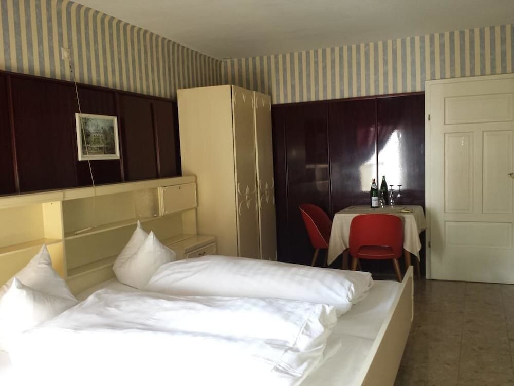 Standard Doppel Zimmer mit Balkon Hotel zur guten Quelle