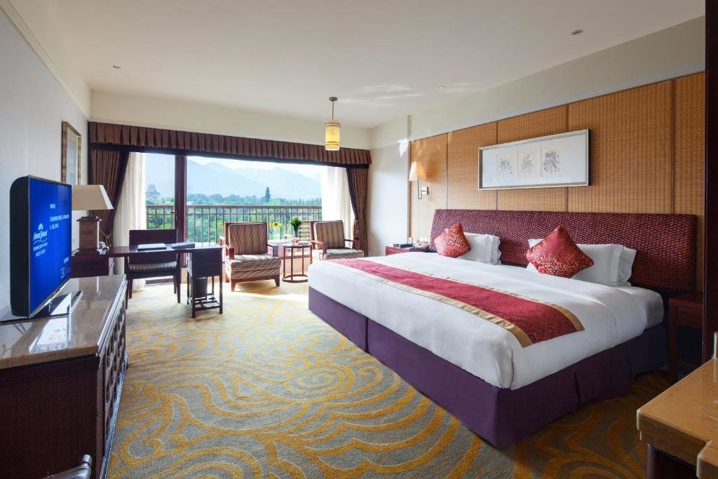 Двухместный номер Deluxe с видом на горы Howard Johnson Conference Resort Chengdu
