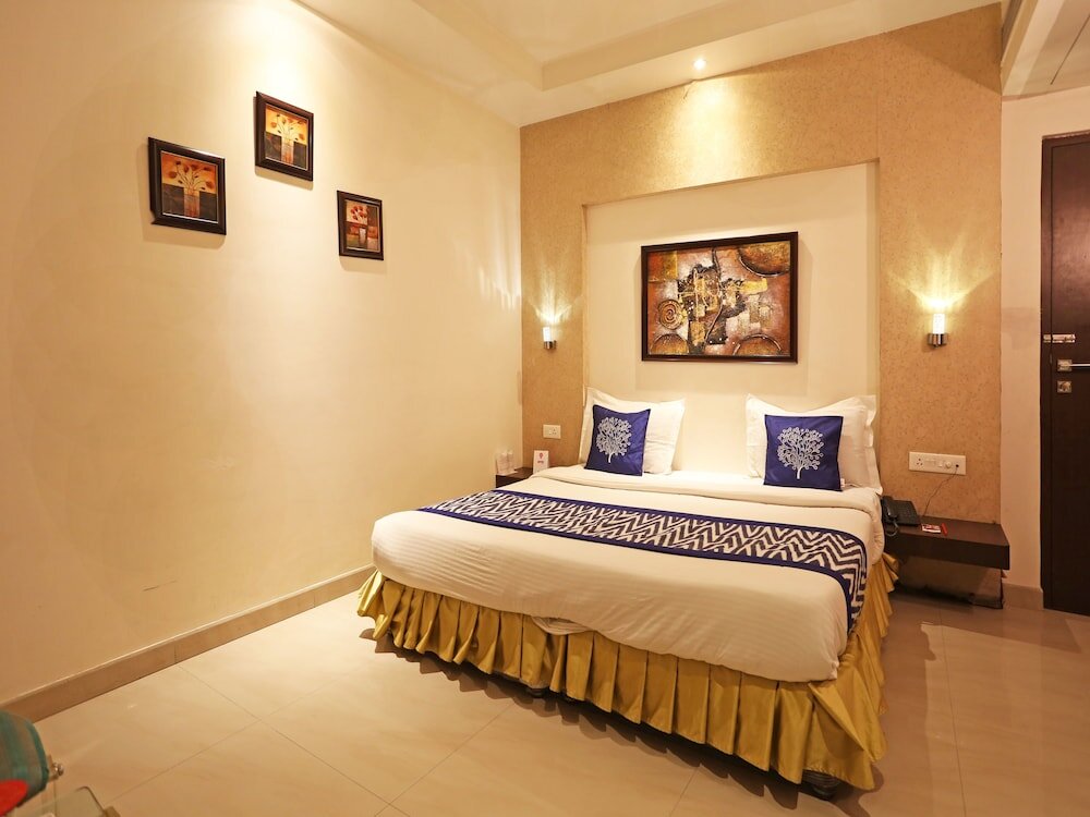 Camera Deluxe HOTEL D grand, Bareilly