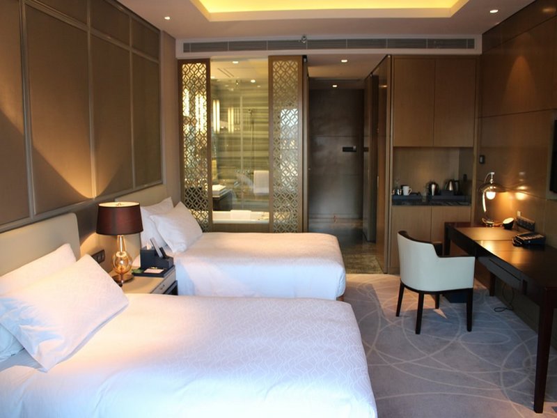 Deluxe Suite with lake view Shenyang Primus Hotel