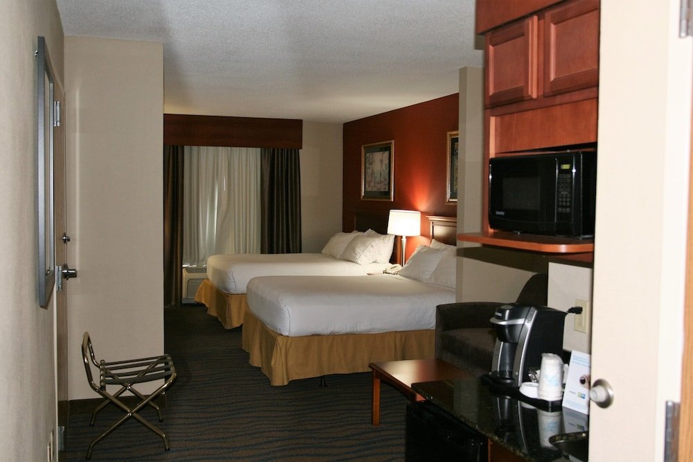 Suite 1 Schlafzimmer Holiday Inn Express Hotel & Suites Brooksville West, an IHG Hotel