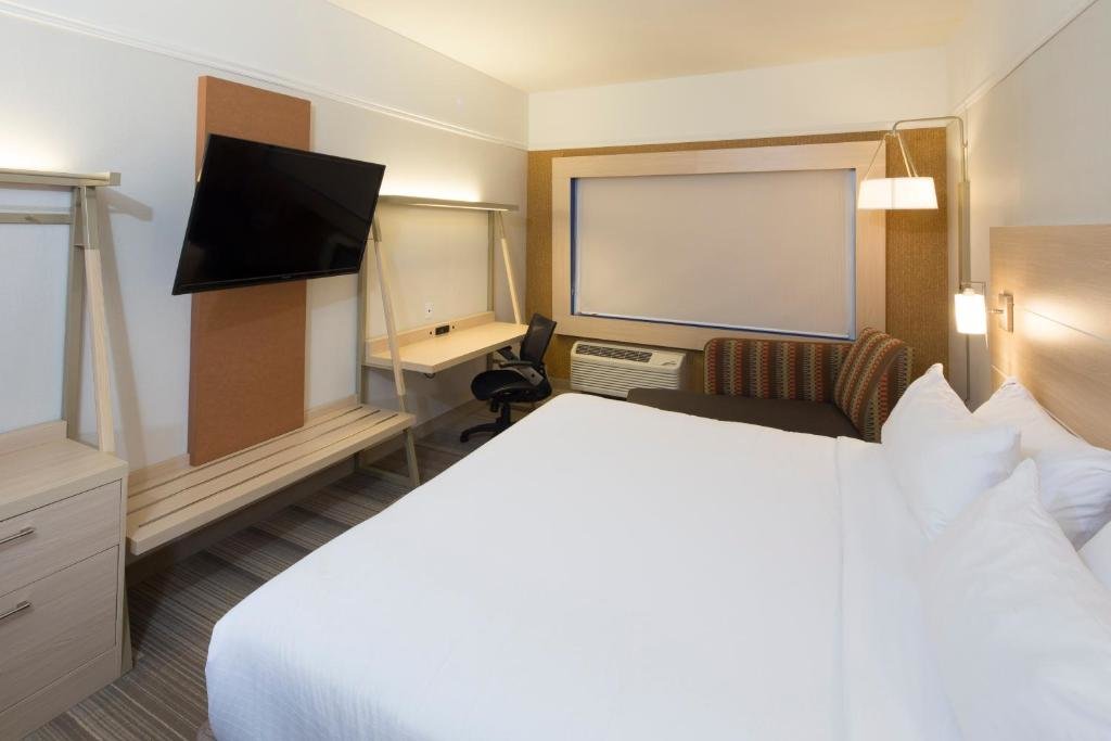 Двухместный номер Deluxe Holiday Inn Express & Suites Monroe, an IHG Hotel