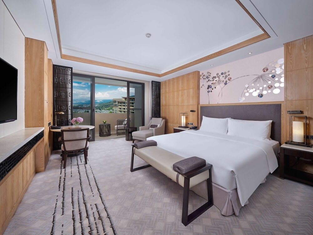 Двухместный номер Deluxe с балконом Hilton Dali Resort & Spa