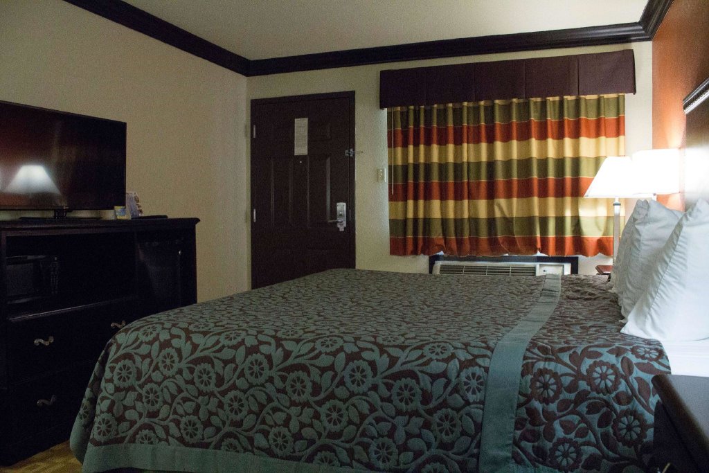 Standard Double room Days Inn by Wyndham Oklahoma City/Moore