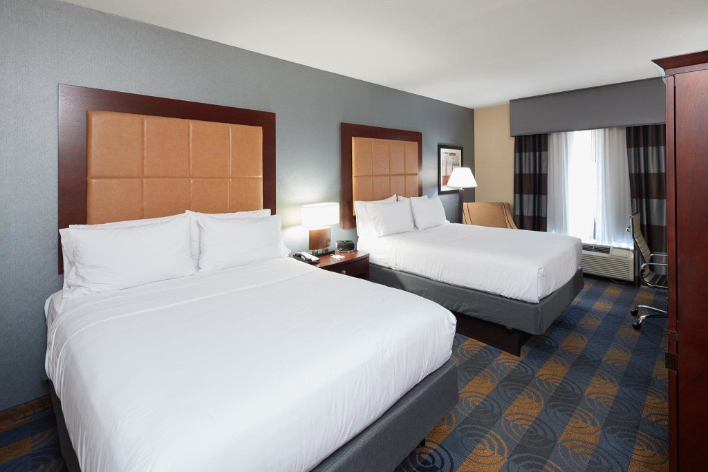 Четырёхместный номер Standard Holiday Inn Hotel & Suites Stockbridge-Atlanta I-75, an IHG Hotel