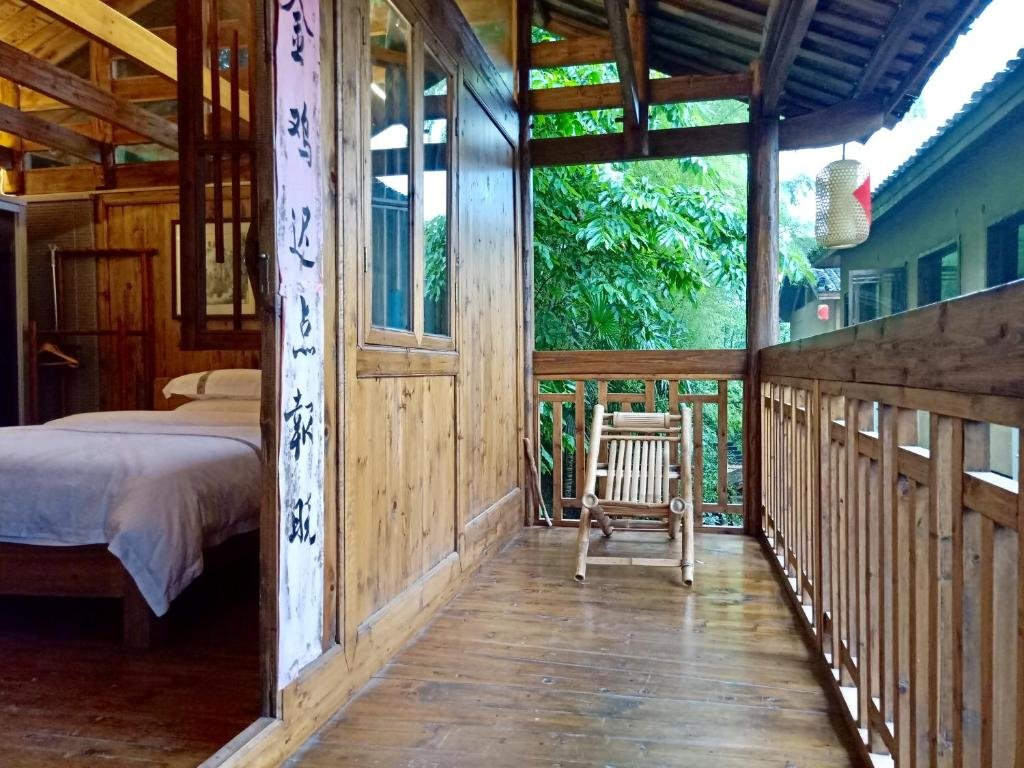 Коттедж с балконом и с видом на горы Dayong Antique Feature Resort