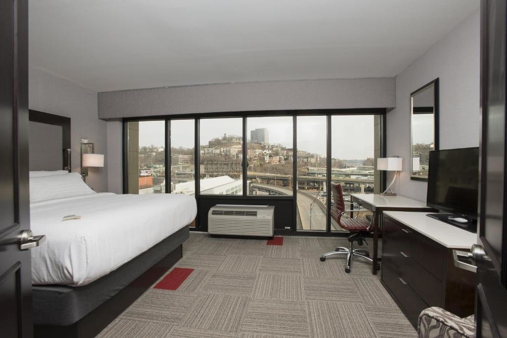 Suite Holiday Inn Hotel & Suites Cincinnati Downtown, an IHG Hotel